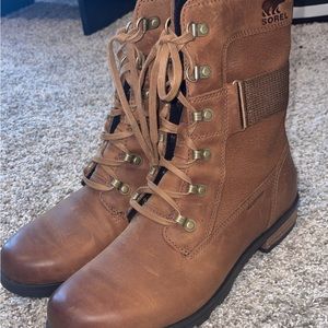 Selling my sorels! They are size 9.5 and have only been worn once. Waterproof!